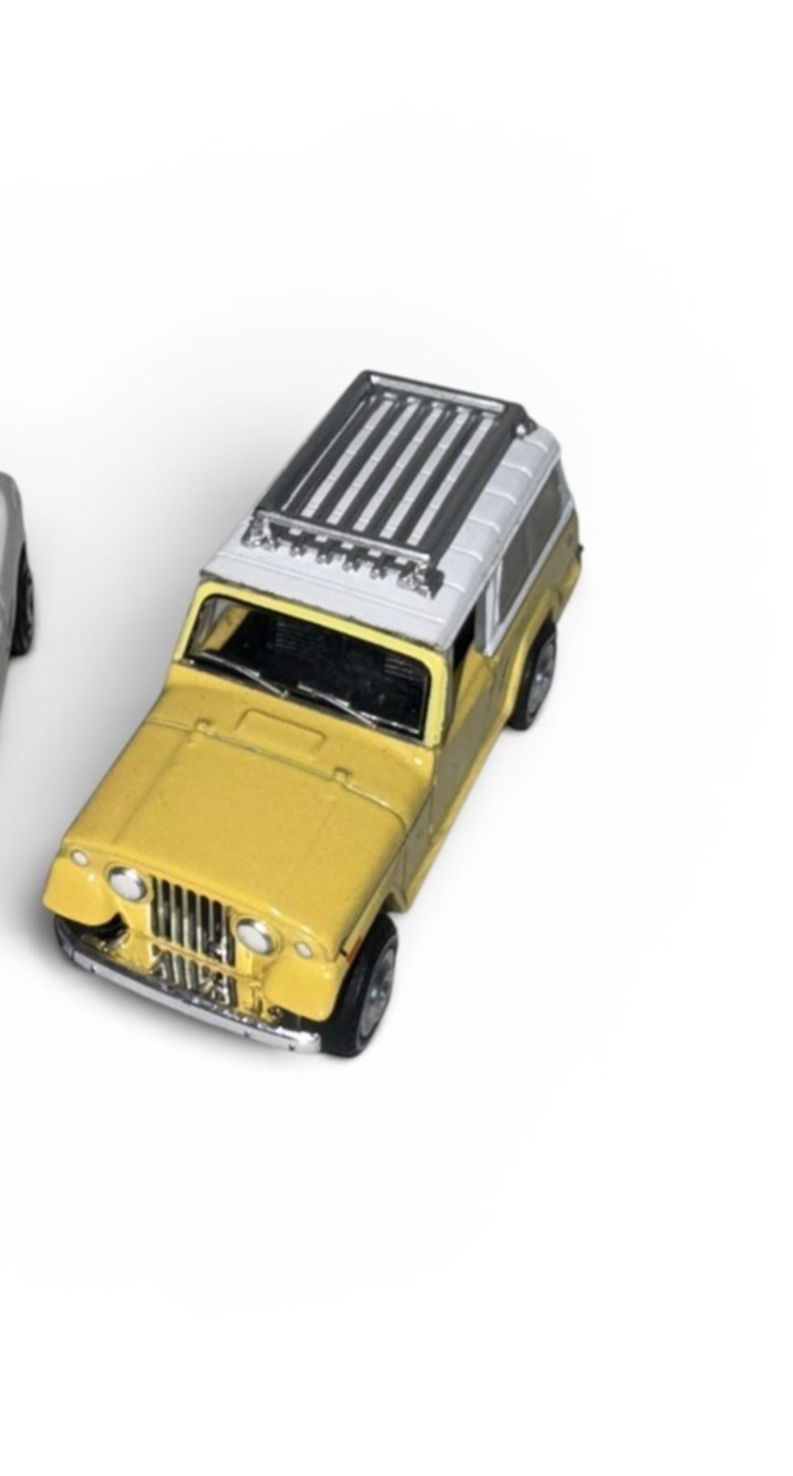 Greenlight Vintage Ad Cars 1970 Jeep Jeepster Commando Yellow White 1:64 NM